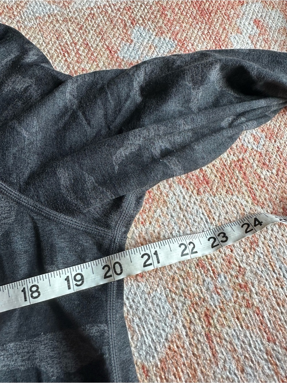Vuori halo essential hoodie black camo fits like a medium - Picture 2 of 5